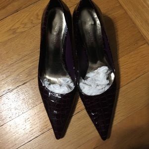 Nine West purple alligator shoes