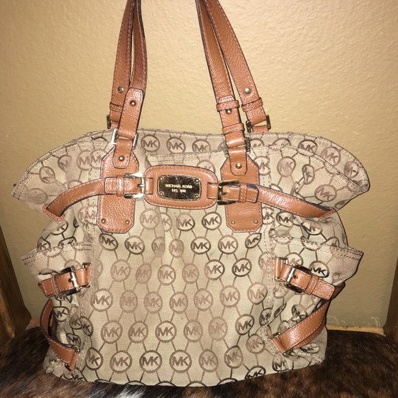 HOLD Large Michael Kors purse