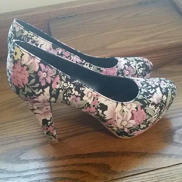 xappeal Shoes - Purple and yellow floral heels