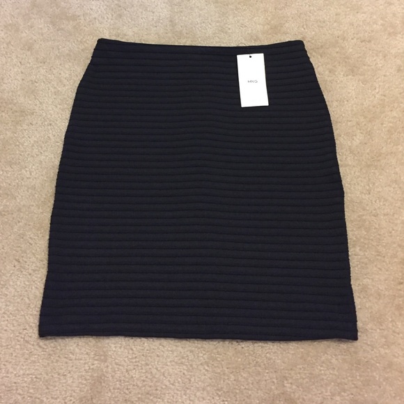 H line black skirt