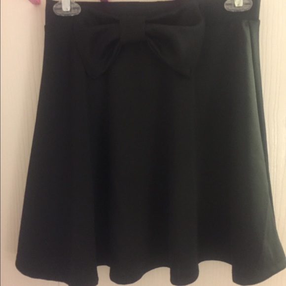 black skater dress