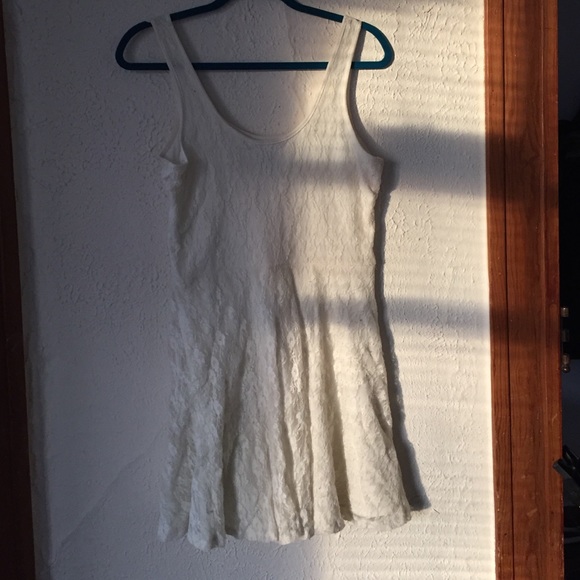 Sleeveless lace white dress - Picture 2 of 2