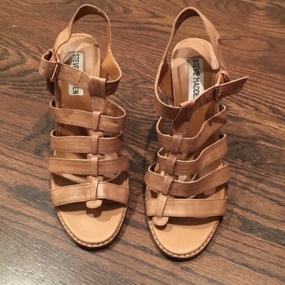 FLASH SALESteve Madden strappy heeled sandal.