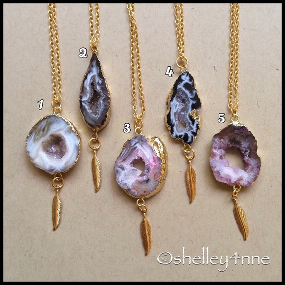 Agate Feather Necklace - Picture 3 of 4