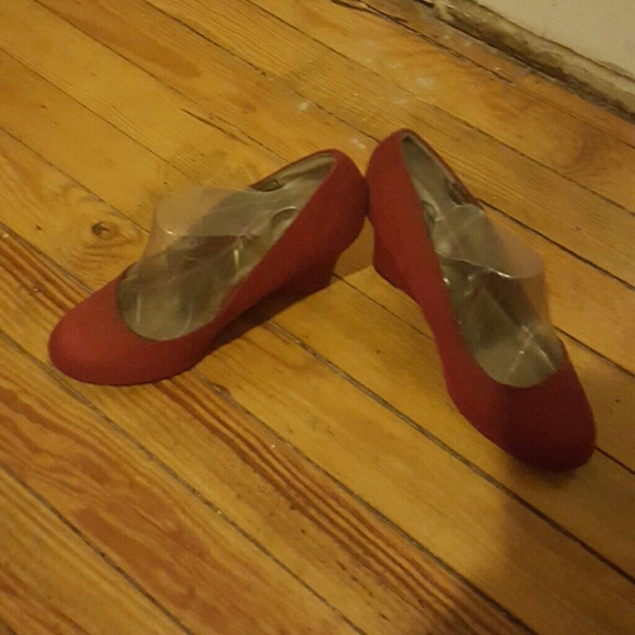 Red wedges