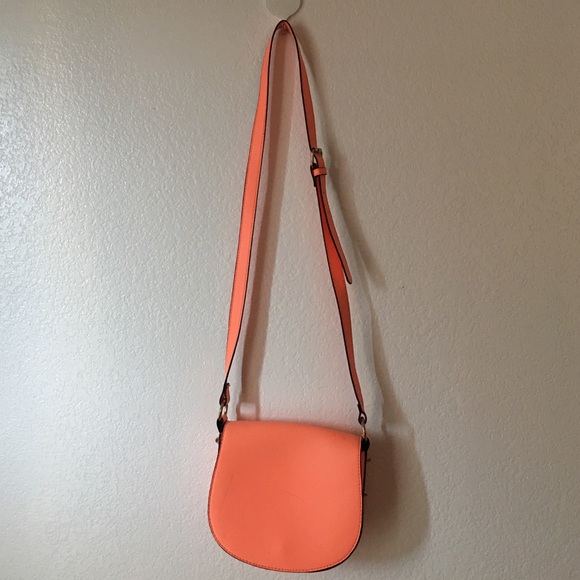 Coral cross body bag with studs details