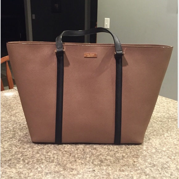 kate spade Handbags - Kate Spade Saffiano Leather Dally Tote.