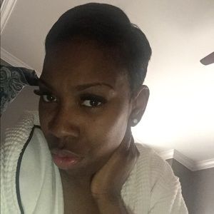 Meet your Posher, Ebony