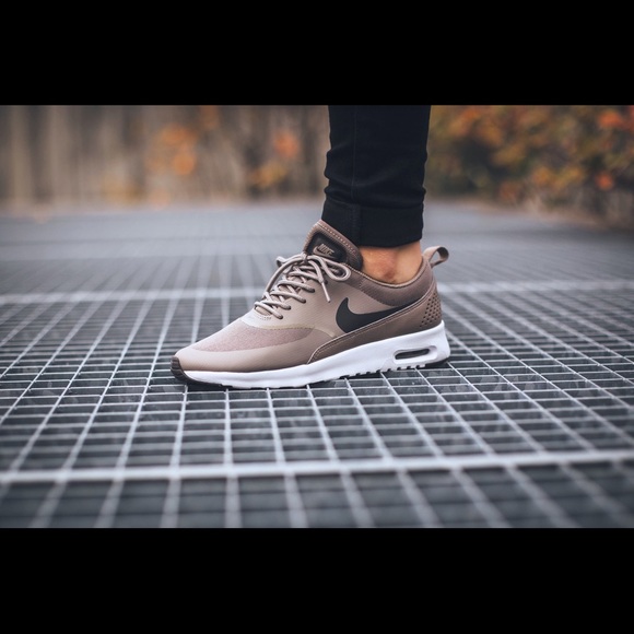 Nike Thea dark storm