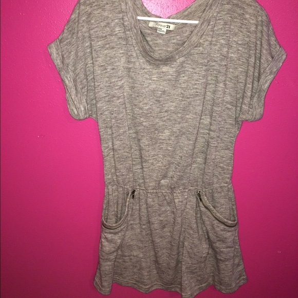 Long gray cinched waist shirt