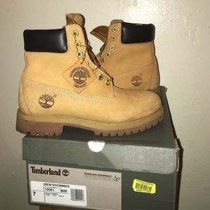 Authentic Size 7 Men's Waterproof Timberland Boots