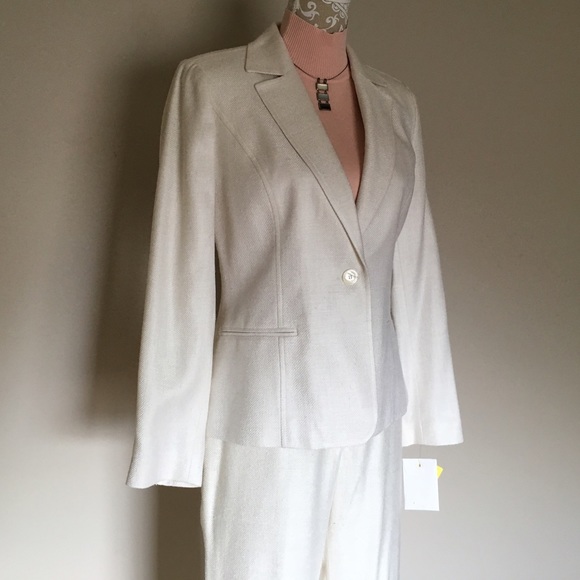 Neiman Marcus - 100% Silk Neiman Marcus White Suit Set NWT Size 6 from