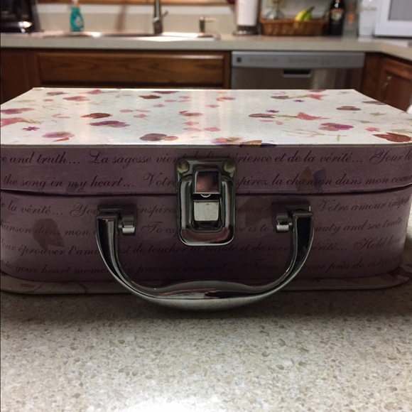 Little suitcase style box - Picture 1 of 3
