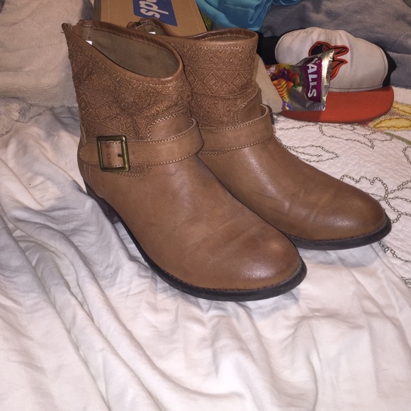 SOLD Aeropostale booties