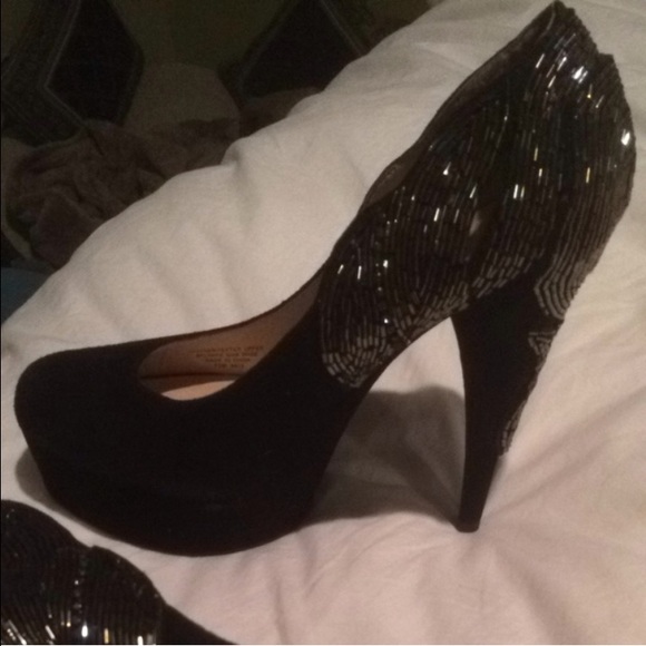 Size 8 Black suede pumps platform