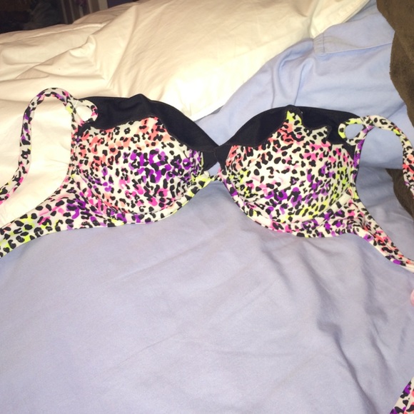 Victoria's Secret bathing suit top - Picture 1 of 1