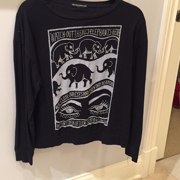 Brandy Melville graphic top