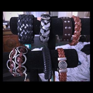 Beautiful genuine leather & studded
Bracelet