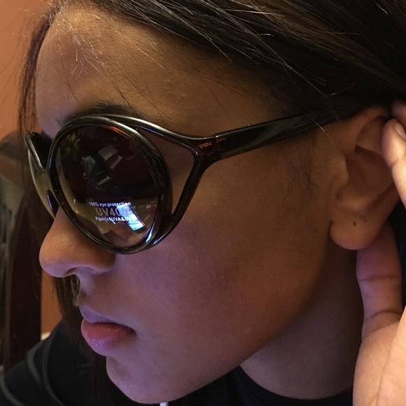 Sunglasses - Picture 4 of 4