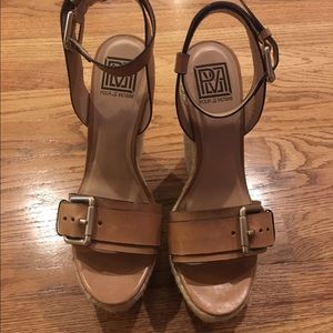 Pour la victoire jacklyn wedge sandals