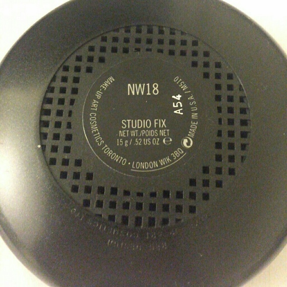 MAC Studio Fix Powder Plus Foundation - Picture 2 of 2