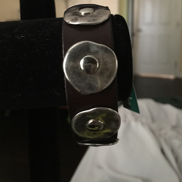 Beautiful silver embellished leather bracelet nwt