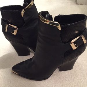 Black heel boots