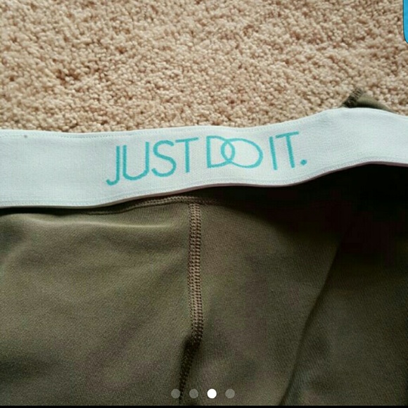 🚫🚫SOLD🚫🚫Nike Dri-fit Capri Leggings - Picture 3 of 4