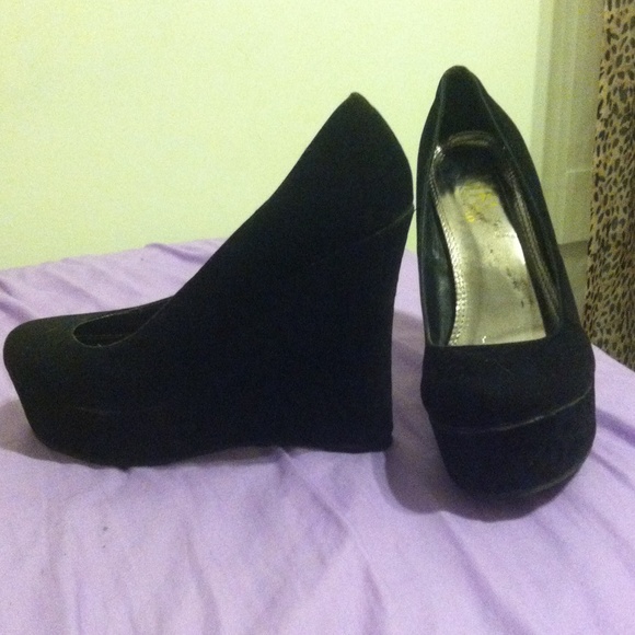 Black wedged heels