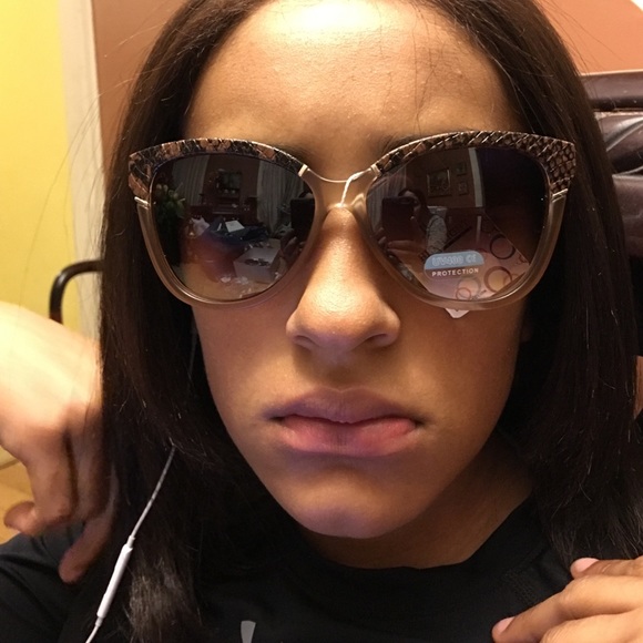 Sunglasses - Picture 3 of 4