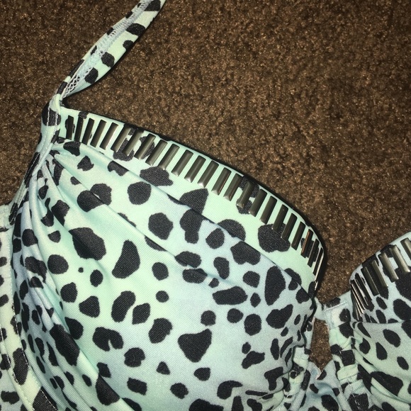 Bikini - Picture 2 of 3