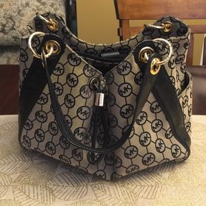 Black Michael kors bag