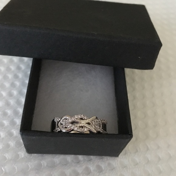 White Gold Plated Ring. - Picture 4 of 4