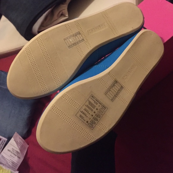 Forever 21 Slip On Tennis Shoes - Picture 4 of 4