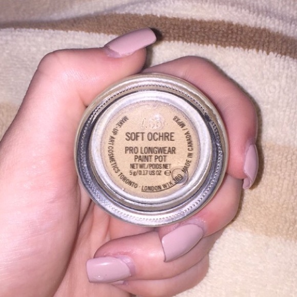 Mac paint pot in soft ochre