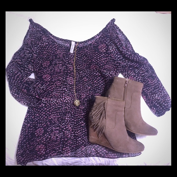Beautiful Cold Shoulder Flowy blouse
