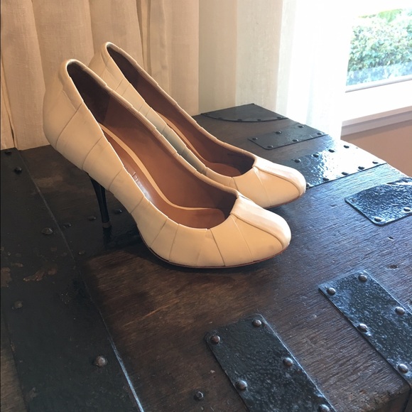 BCBGMAXAZRIA PUMPS
