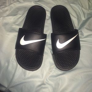 black nike slides