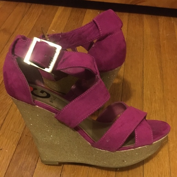 G by Guess wedge sandal - Picture 1 of 3