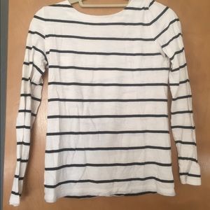 Super cute Loft tshirt with thin black stripes!