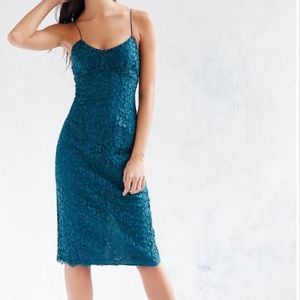 URBAN OUTFITTERS lace midi dress