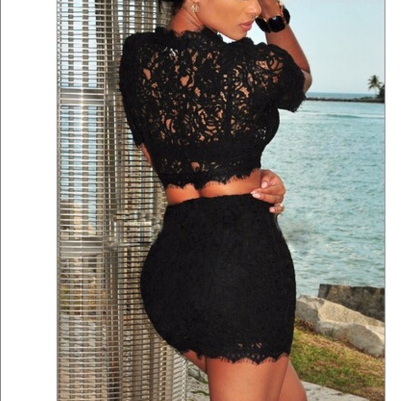 ❤️Lace Crop Top❤️ - Picture 2 of 2