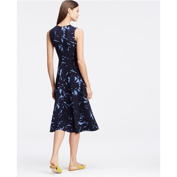 🌸SPRING MUST HAVE: Ann Taylor Shadow Floral Dress - Picture 3 of 3