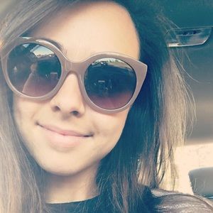 Meet your Posher, Elyssa