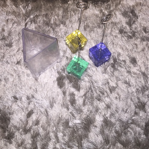 Picture holding bundle