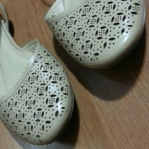 city classified Shoes - CUT OUT BEIGE SANDALS SIZE 8 city classified Shoes - CUT OUT BEIGE SANDALS SIZE 8