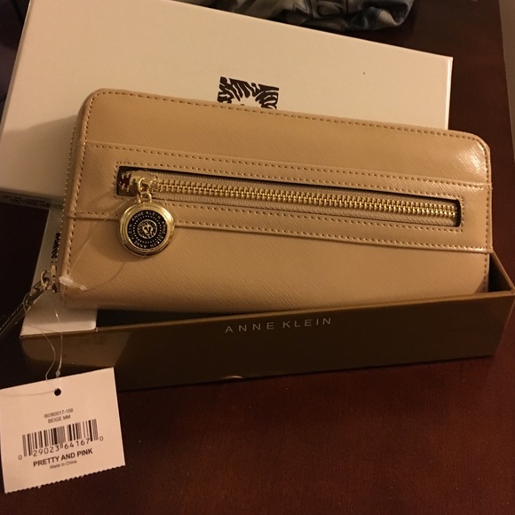 New with tags Anne Klein wallet