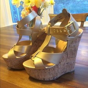 Sexy cork wedge with gold straps