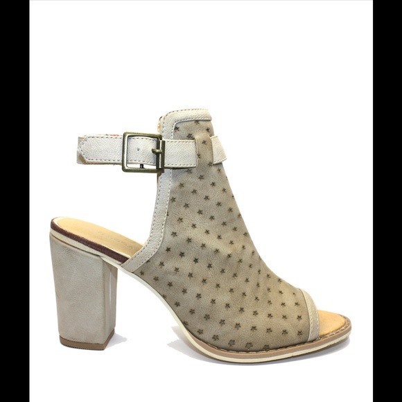 🆕Natural Nyah Dress Peep Toe Sandals Final Price