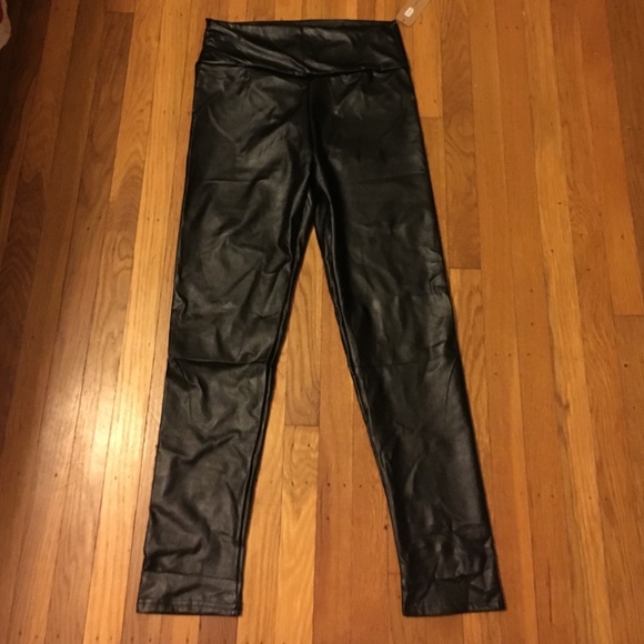 High waisted-faux pleather leggings